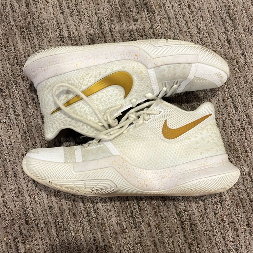 Kyrie basketball shoes